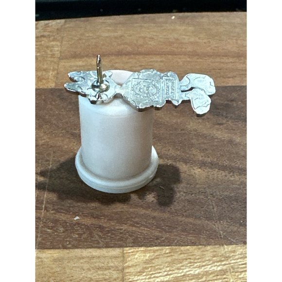 Disney Daisy Duck Pin Mickey Trading Pin Authentic Sunglasses Cool Character - Picture 3 of 4